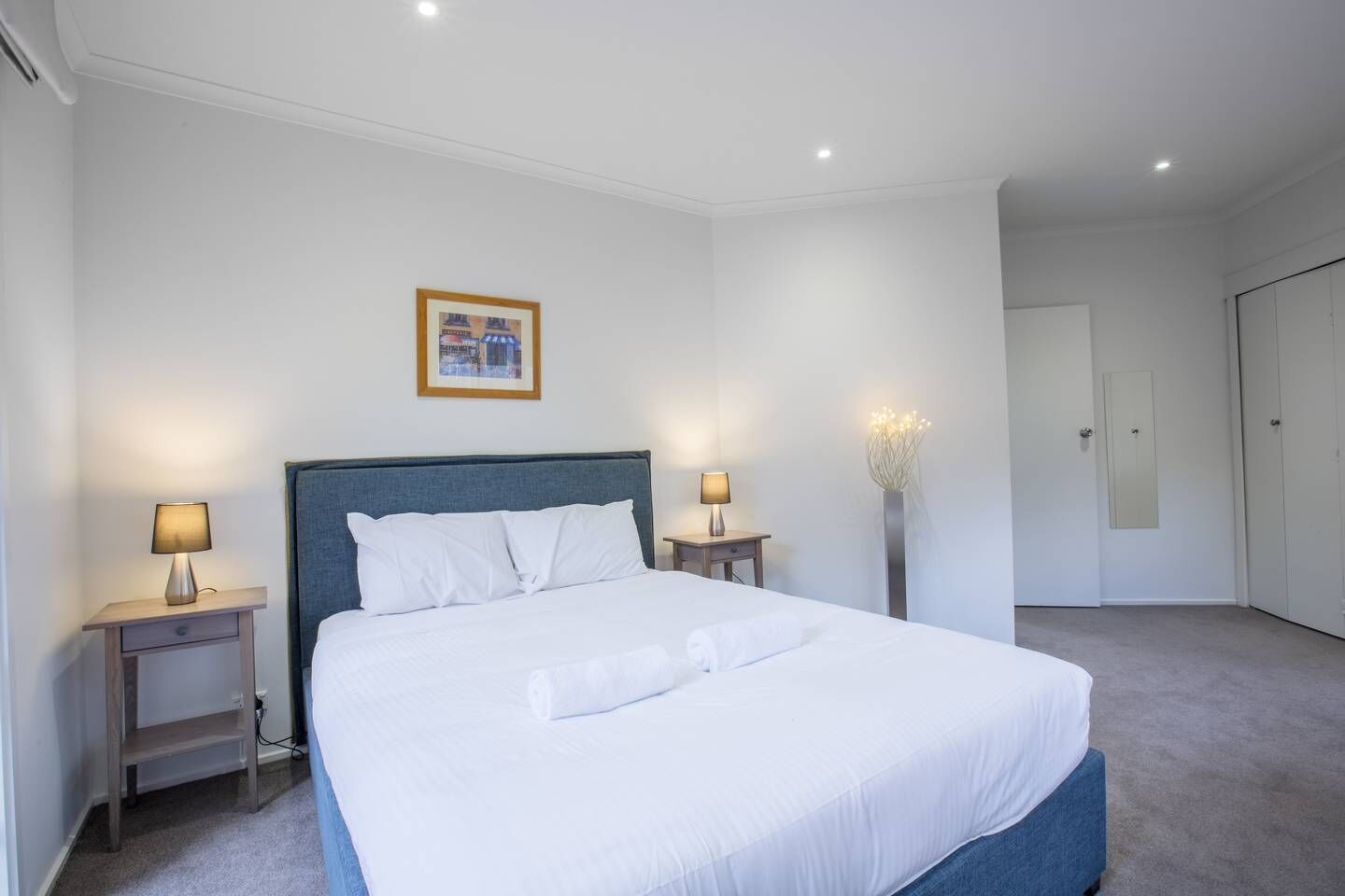 5 bedrooms, laptop workspace, iron/ironing board, bed sheets