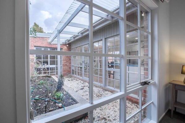 Interior - Lots Love Life Garden View Amazing Five Bedrooms (Balwyn)