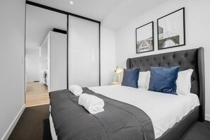 2 bedrooms, iron/ironing board, bed sheets