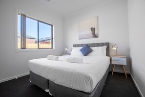 4 Schlafzimmer, Bügeleisen/Bügelbrett, Bettwäsche