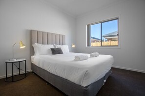 4 soverom, strykejern/-brett og sengetøy