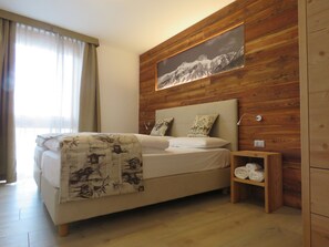 Apartment, 1 Bedroom (Enrico) | Premium bedding, in-room safe, blackout curtains, soundproofing - Villetta Val di Sole (Commezzadura)