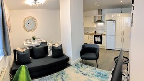 Smart TV - Watford WD18 - Charming 1Bedroom/1Bathroom Flat with FREE WIFI and Parking (Watford)