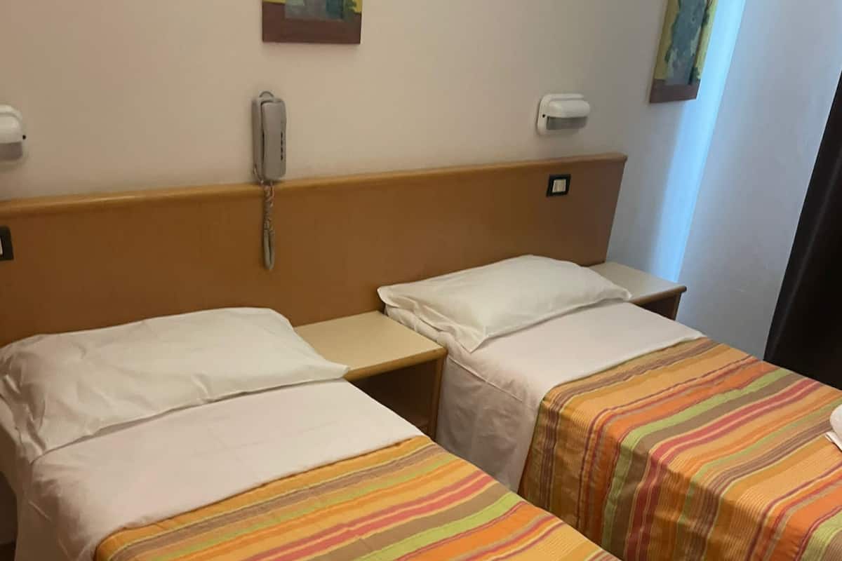Quarto casal ou duplo standard | Escrivaninha, Wi-Fi de cortesia