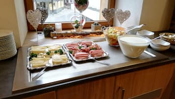 Esmorzar diari d'estil bufet gratuït