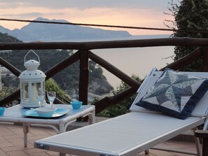 Terrace/patio - Cottage on Capri, very close to Sorrento, Naples Pompeii, nestled in a lemon grove (Massa Lubrense)