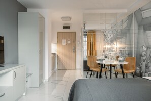 Classic Studio Suite | Hypo-allergenic bedding, iron/ironing board, free WiFi, bed sheets