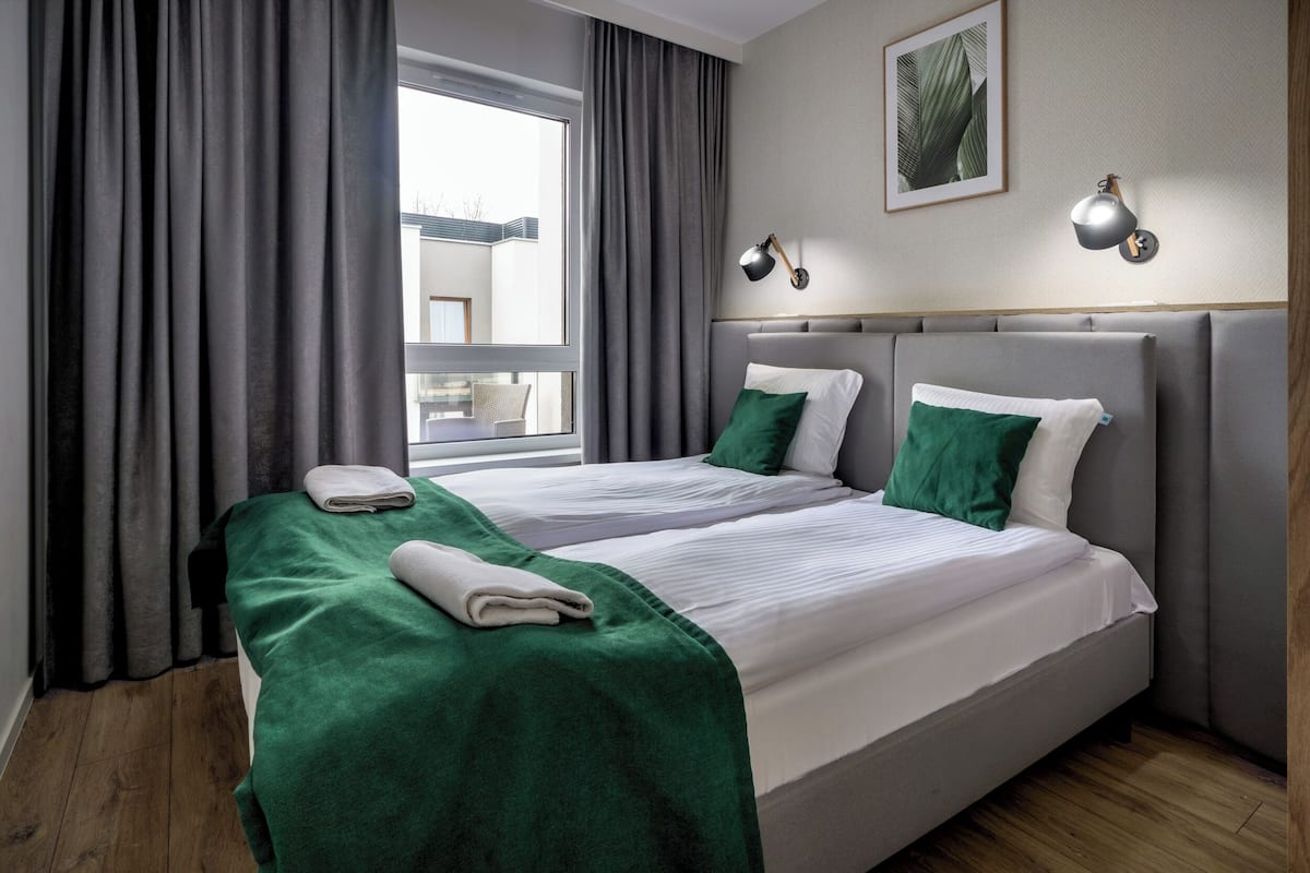 City Apartment | 1 bedroom, hypo-allergenic bedding, iron/ironing board, free WiFi