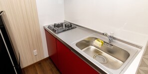 電冰箱、微波爐、爐台、電熱水壺