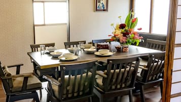 Room For 8 People, Non Smoking | In-room dining