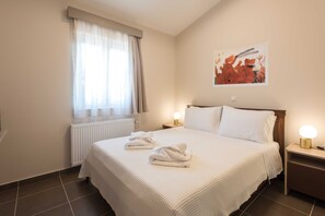 3 bedrooms, desk, iron/ironing board, free WiFi