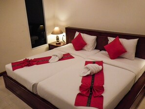 5 chambres, coffres-forts dans les chambres, Wi-Fi, draps fournis