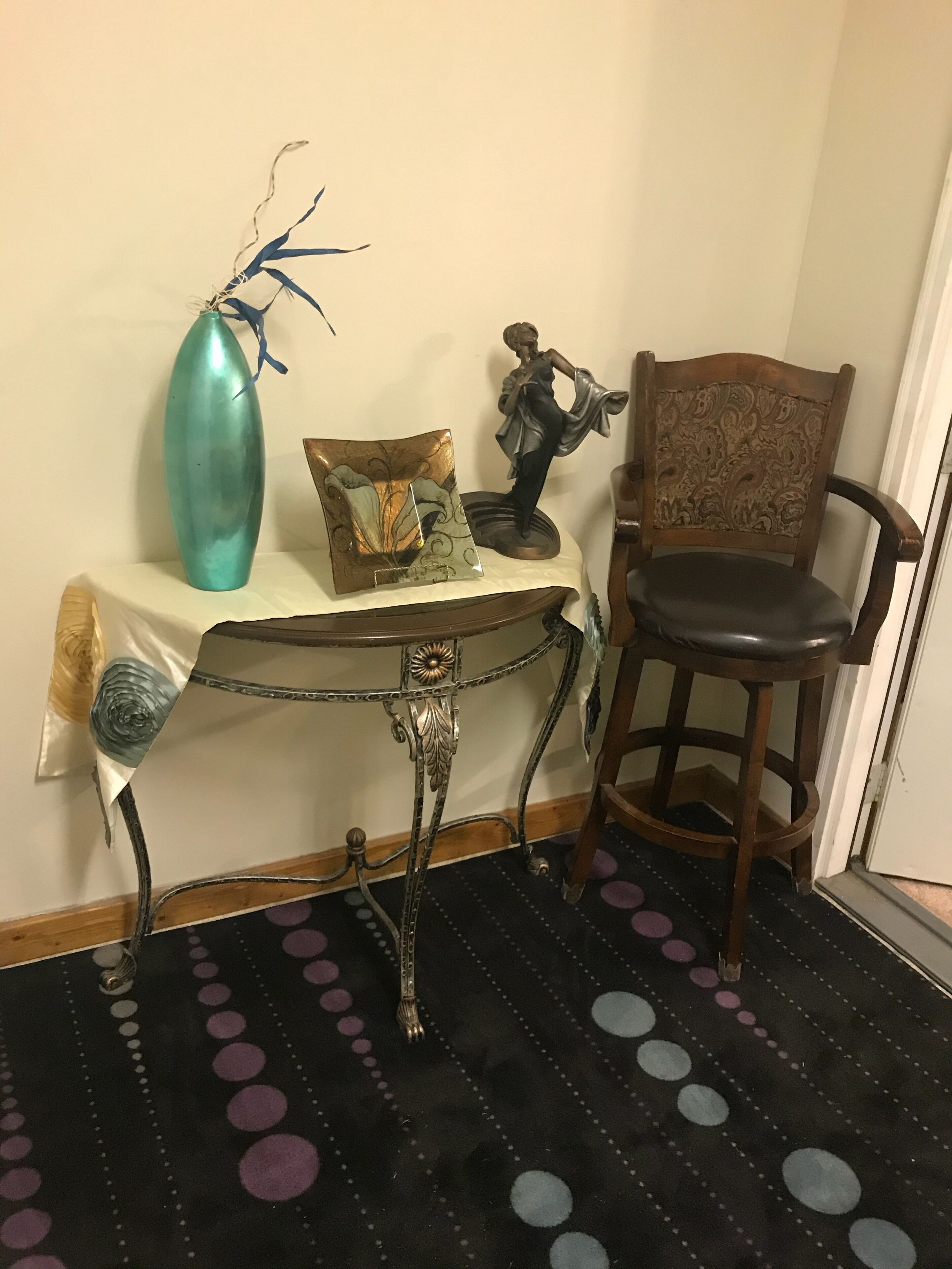Walk to downtown Akron from this lovely 3 bedroom apartment.