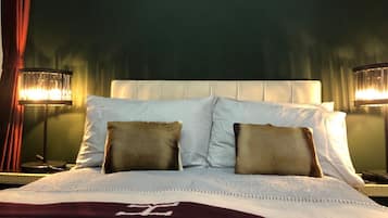 2 bedrooms, in-room safe, iron/ironing board, free WiFi