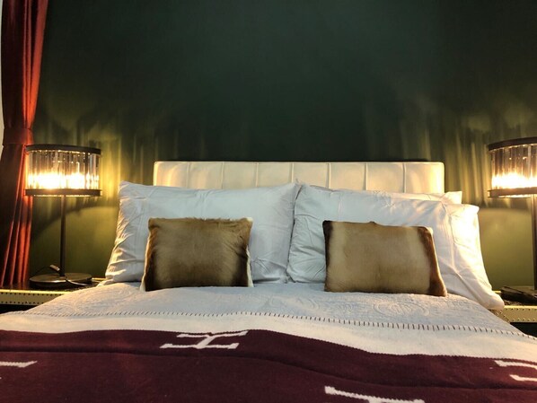 2 bedrooms, in-room safe, iron/ironing board, free WiFi