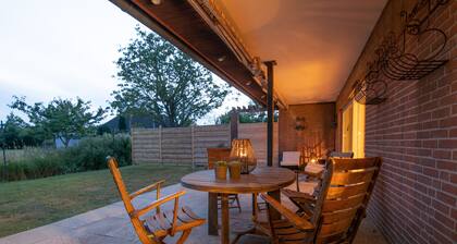 Großzügige Ferienwohnung mit Garten, direkt im Grünen.