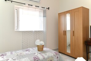 2 bedrooms, iron/ironing board, WiFi