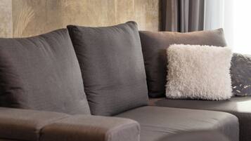 Studio, Bergblick | Wohnbereich | Fernseher