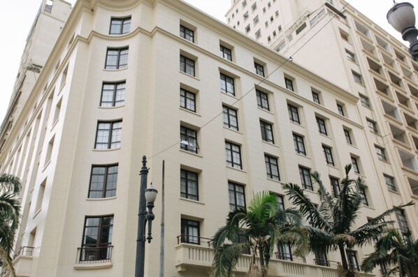 Exterior - Jacques Pilon Residence (São Paulo)