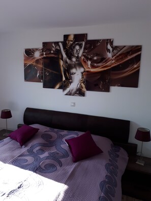 2 bedrooms, WiFi, bed sheets