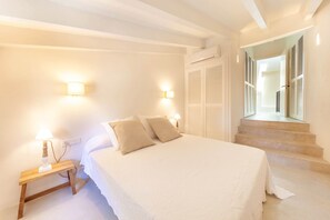 2 slaapkamers, een kluis op de kamer, een strijkplank/strijkijzer
