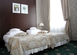 Comfort kamer, 1 twee- of 2 eenpersoonsbedden | Een laptopwerkplek, verduisterende gordijnen, geluiddichte muren