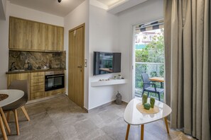 Appartement luxueux | Cuisine privée | Réfrigérateur grande capacité avec congélateur, un four