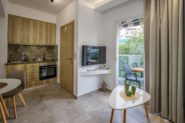 Luxury Apartment | Private kitchen | Full-sized fridge, oven, stovetop, coffee/tea maker