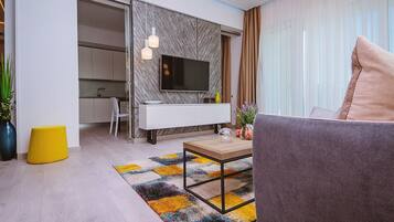 Deluxe Apartment | Ruang tamu | 125 cm televisyen skrin rata dengan kabel, TV, lantai dipanaskan