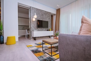 豪華公寓 | 起居區 | 125-公分平面電視、有線頻道、電視、地暖系統