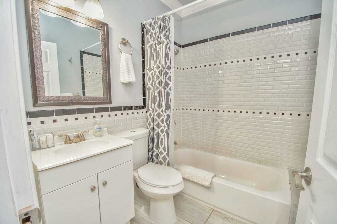 Combined shower/tub, hair dryer, towels, soap