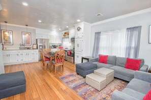 Smart TV - Updated 8BD Home Near the Best of Atlanta (Atlanta)