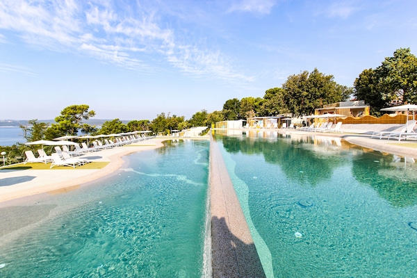 Piscina externa sazonal