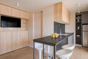 Superior Mobile Home with Sea View | Private kitchen | Fridge, stovetop, dishwasher, cookware/dishes/utensils - Elements Camp Selce (Crikvenica)