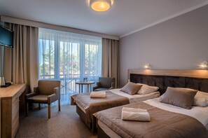 Bureau, espace de travail pour ordinateur portable, rideaux occultants