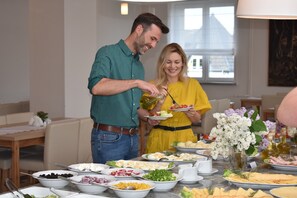 Petit d éjeuner buffet (61 PLN par personne)