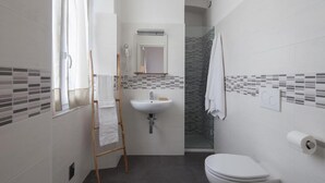 Classic Double Room | Bathroom - Affittacamere Dei Mille (La Spezia)