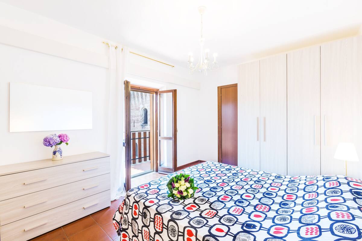 Family Apartment, 2 Bedrooms (PA0) | Meja, Wi-fi percuma 