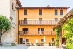 Exterior - Palazzo Barbò (Torre Pallavicina)