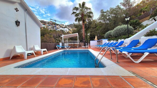 Outdoor pool - Holiday home with pool in Sitges (Sitges)