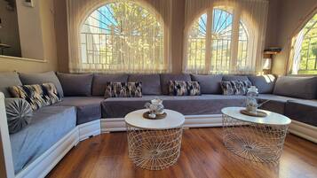 TV, fireplace, stereo