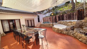 Outdoor dining - Holiday home with pool in Sitges (Sitges)