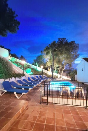Outdoor pool - Holiday home with pool in Sitges (Sitges)