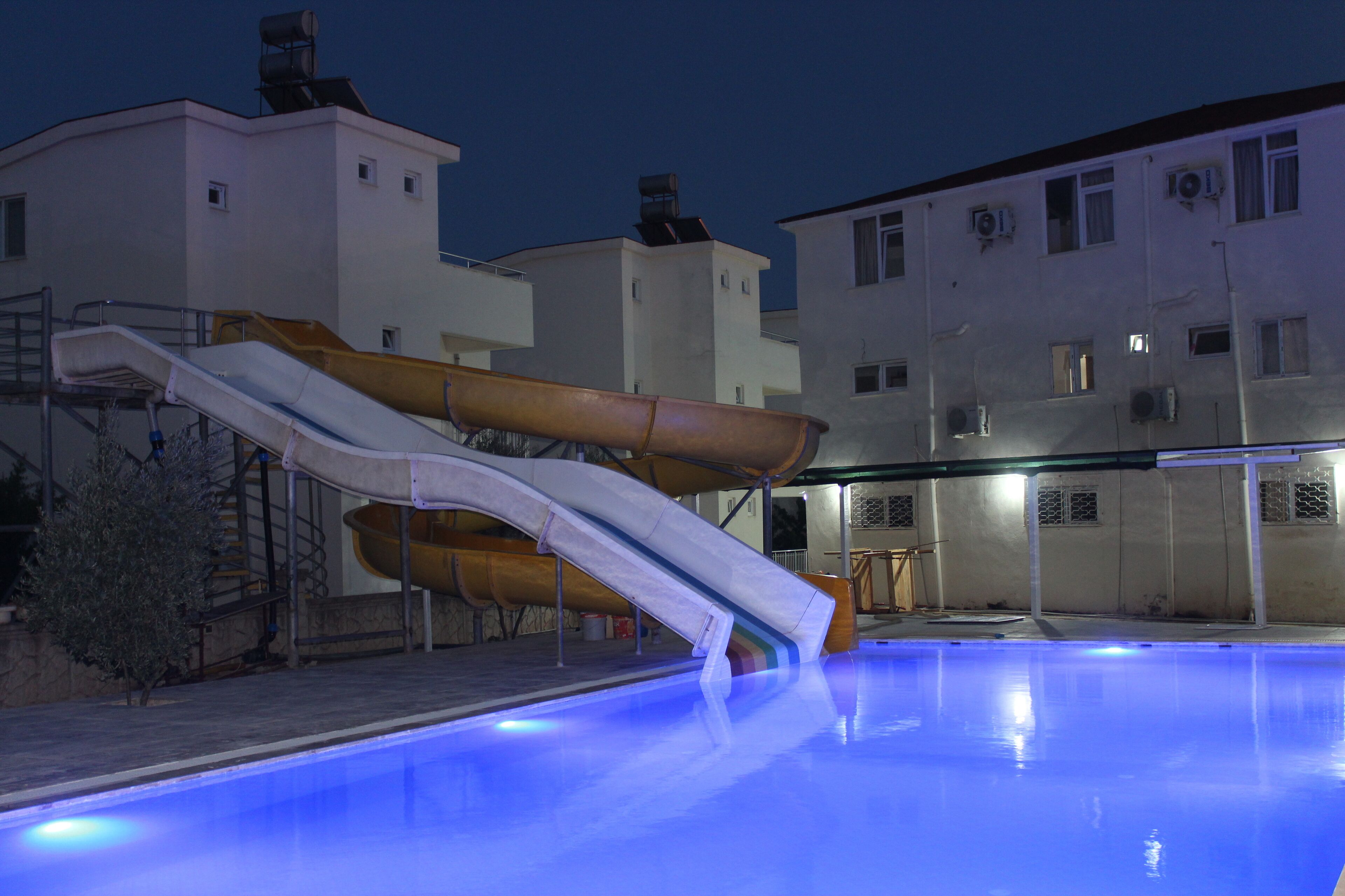 Seasonal outdoor pool, open 8:30 AM to 10:00 PM, sun loungers