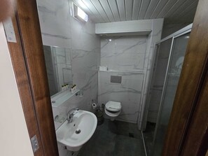 تجهيزات دش، مجففات شعر، مناشف، صابون