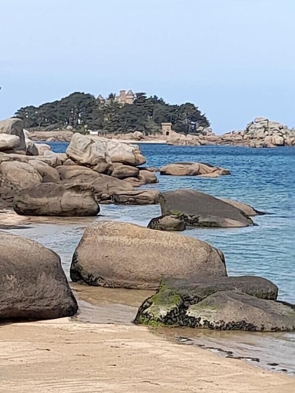 Beach nearby, sun-loungers