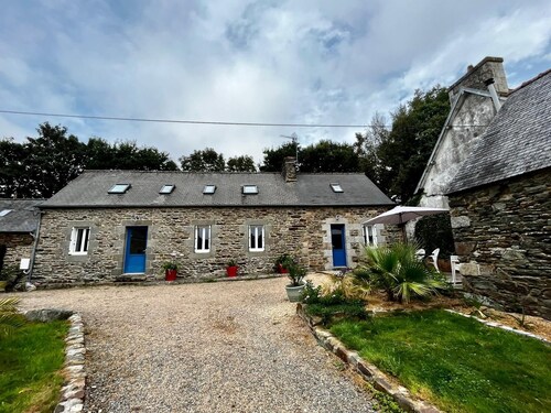 Typical Breton house in the Lannion region between sea and countryside in a quiet location