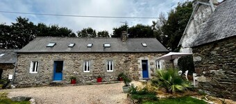 Typical Breton house in the Lannion region between sea and countryside in a quiet location