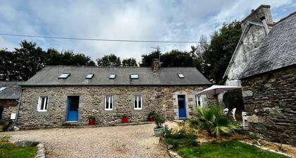 Typical Breton house in the Lannion region between sea and countryside in a quiet location