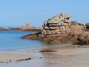 Plage à proximité, chaises longues